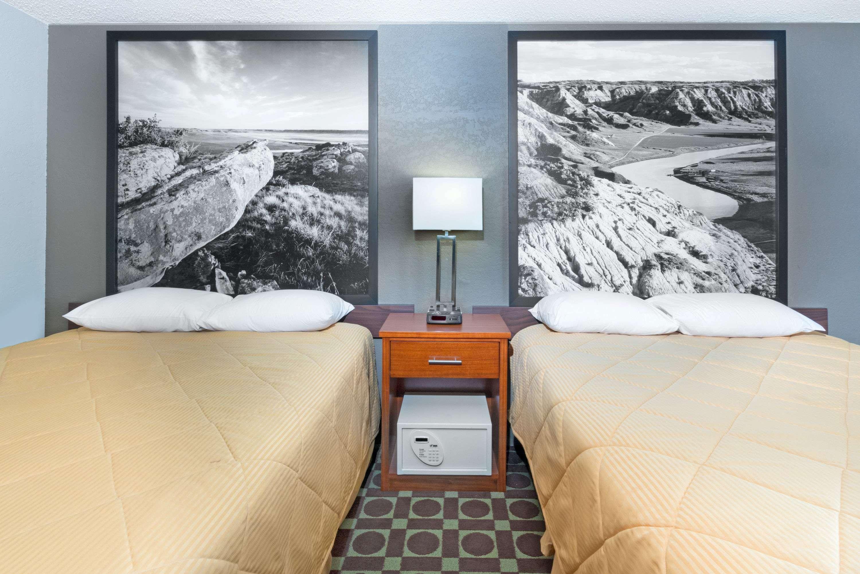 Super 8 By Wyndham Miles City Eksteriør billede
