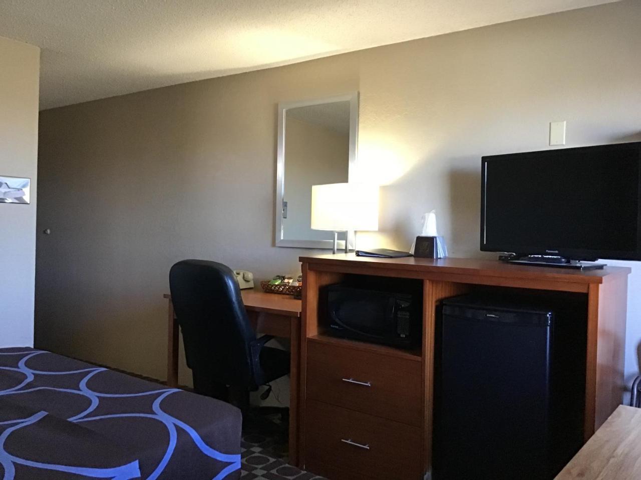 Super 8 By Wyndham Miles City Eksteriør billede