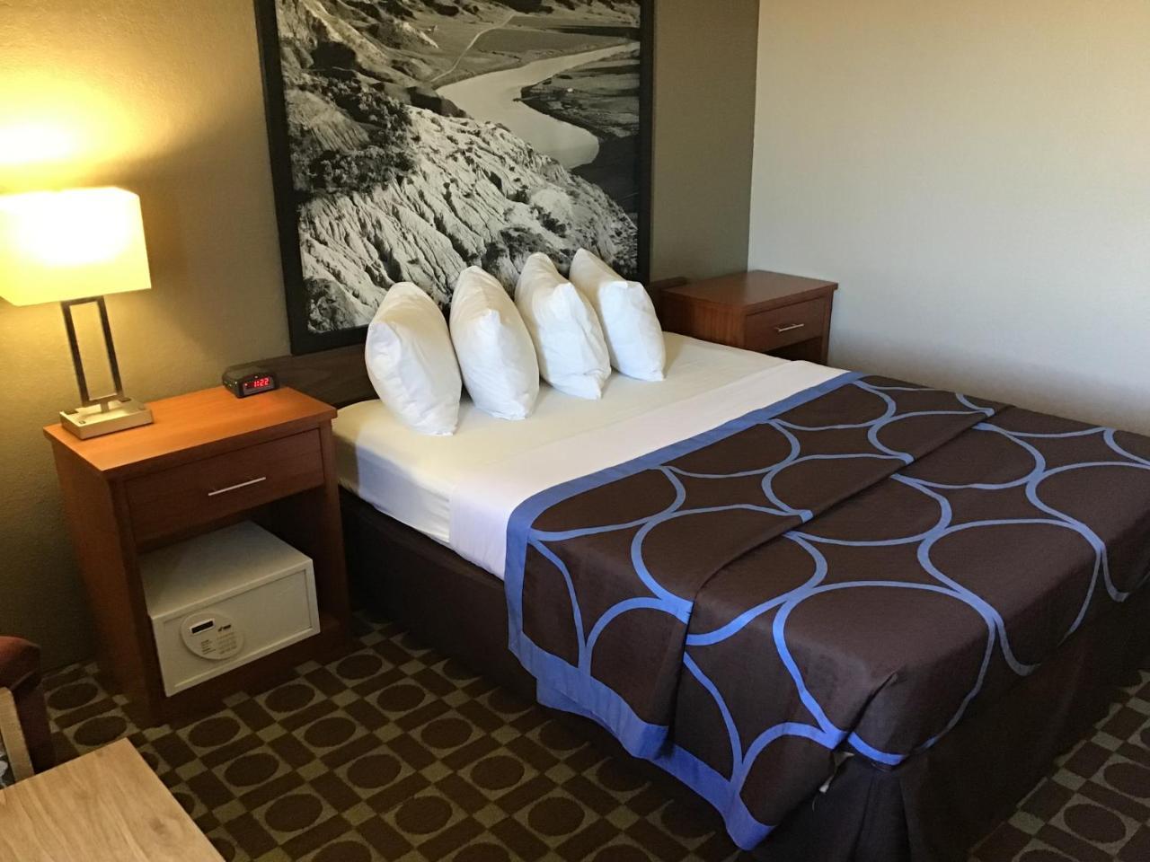 Super 8 By Wyndham Miles City Eksteriør billede